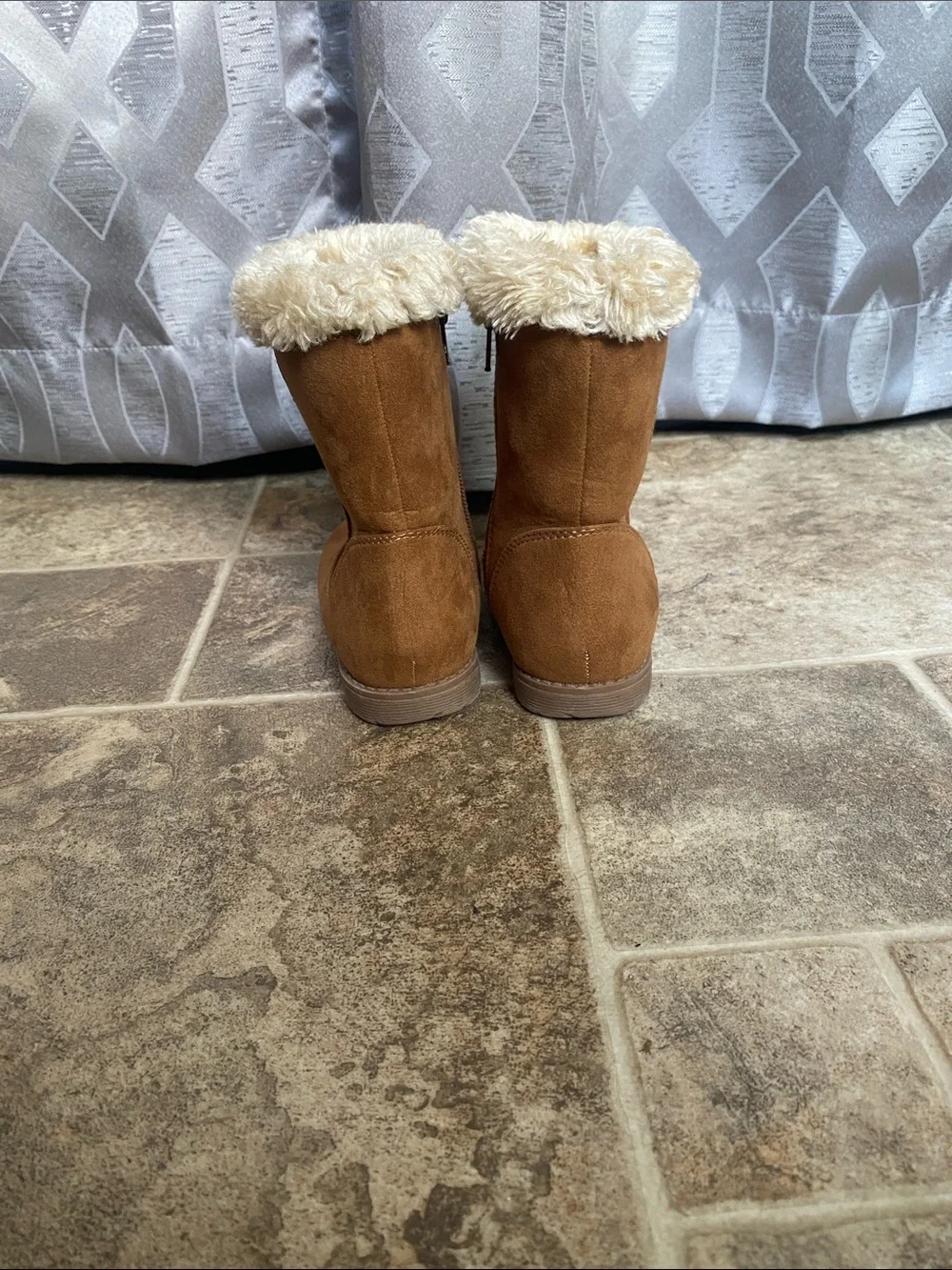 Cat & Jack Toddler Girls Size 8 Brown Faux Fur Lined Winter Boots